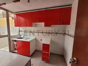 Venta de Casa de 3 pisos + azotea en Urbanización VillaClub III – Carabayllo