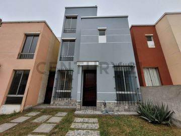 Venta de Casa de 3 pisos + azotea en Urbanización VillaClub III – Carabayllo