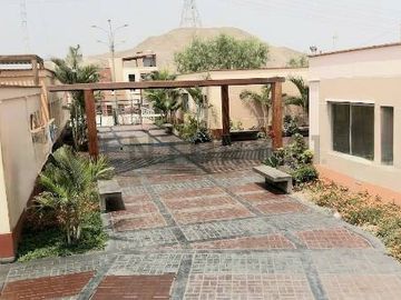 Venta de Casa de 3 pisos + azotea en Urbanización VillaClub III – Carabayllo