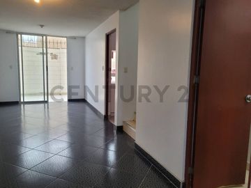 Venta de Casa de 3 pisos + azotea en Urbanización VillaClub III – Carabayllo