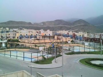 Venta de Casa de 3 pisos + azotea en Urbanización VillaClub III – Carabayllo