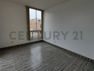 Venta de Casa de 3 pisos + azotea en Urbanización VillaClub III – Carabayllo