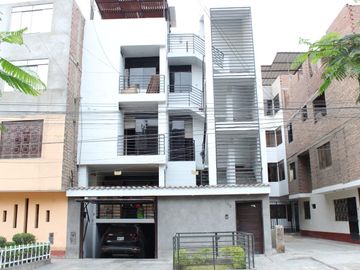 Casa en venta de 4 pisos a espaldas del Mall Aventuira de SJL