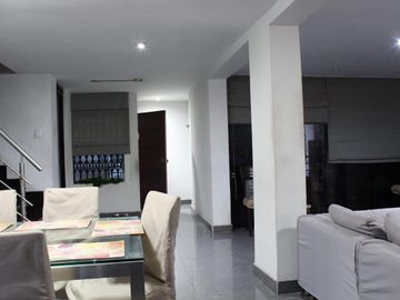 Casa en venta de 4 pisos a espaldas del Mall Aventuira de SJL