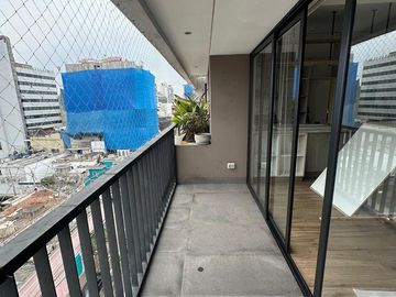 VENTA DE DUPLEX DE 2 DORMITORIOS EN MIRAFLORES