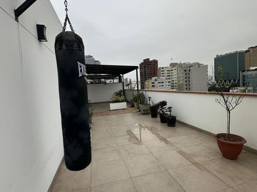 VENTA DE DUPLEX DE 2 DORMITORIOS EN MIRAFLORES