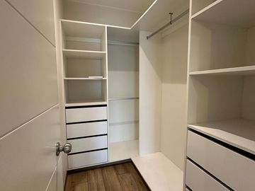 VENTA DE DUPLEX DE 2 DORMITORIOS EN MIRAFLORES