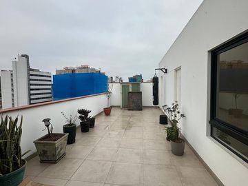 VENTA DE DUPLEX DE 2 DORMITORIOS EN MIRAFLORES