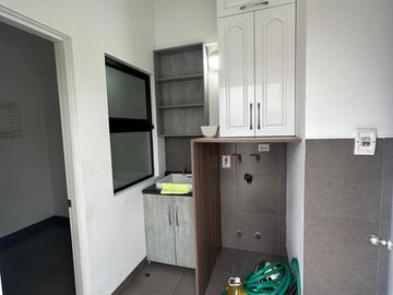 VENTA DE DUPLEX DE 2 DORMITORIOS EN MIRAFLORES