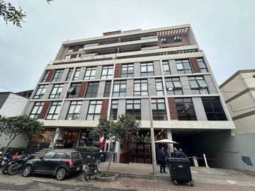 VENTA DE DUPLEX DE 2 DORMITORIOS EN MIRAFLORES