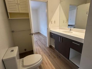 VENTA DE DUPLEX DE 2 DORMITORIOS EN MIRAFLORES