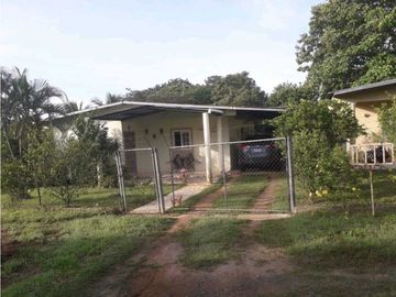 Sea Confiable vende  propiedad (2  viviendas )ubicada en Pesé