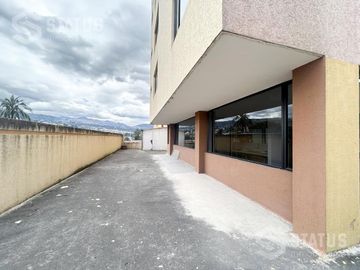 Renta de Oficina, Sector El Triángulo - Frente Col. Giovanni Farina