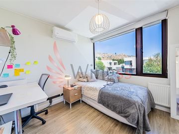 Casa En Venta De 5 Dorm. En Colina