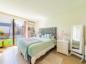 Casa En Venta De 5 Dorm. En Colina