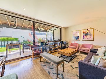 Casa En Venta De 5 Dorm. En Colina