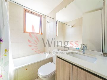 Casa En Venta De 5 Dorm. En Colina