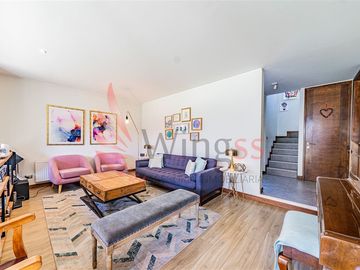 Casa En Venta De 5 Dorm. En Colina