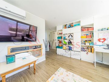 Casa En Venta De 5 Dorm. En Colina
