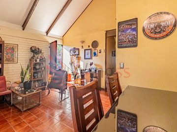 Acogedora casa en venta - La Florida Alta