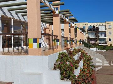 Departamento En Venta De 3 Dorm. En El Quisco Norte
