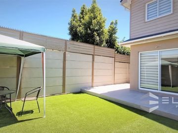 Casa De 82m2, 3 Dorm. 3b En Venta, La Cruz Oportunidad Única