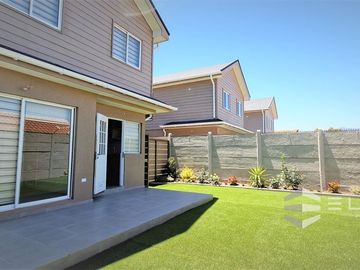 Casa De 82m2, 3 Dorm. 3b En Venta, La Cruz Oportunidad Única
