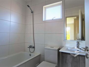 Casa De 82m2, 3 Dorm. 3b En Venta, La Cruz Oportunidad Única