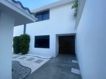 CASA EN VENTA SAN PEDRO GARZA GARCIA REMODELADA