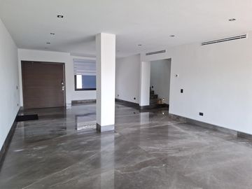 CASA EN VENTA SAN PEDRO GARZA GARCIA REMODELADA
