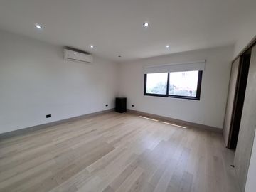 CASA EN VENTA SAN PEDRO GARZA GARCIA REMODELADA