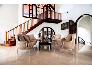 VENTA LUJOSA CASA UBICADA EN CAUJARAL