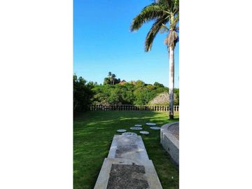 VENTA LUJOSA CASA UBICADA EN CAUJARAL
