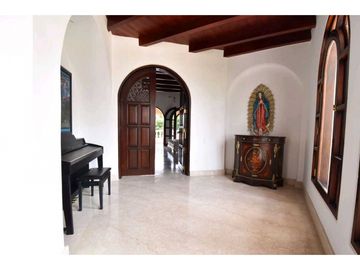 VENTA LUJOSA CASA UBICADA EN CAUJARAL