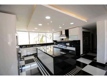 VENTA LUJOSA CASA UBICADA EN CAUJARAL