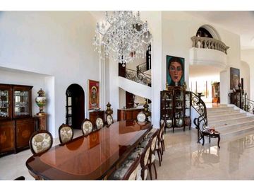 VENTA LUJOSA CASA UBICADA EN CAUJARAL