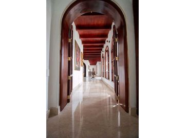VENTA LUJOSA CASA UBICADA EN CAUJARAL