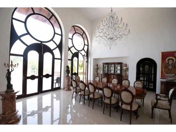 VENTA LUJOSA CASA UBICADA EN CAUJARAL