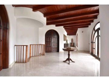 VENTA LUJOSA CASA UBICADA EN CAUJARAL