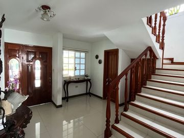 Venta de Casa Amplia 4 Recámaras en Privada con Alberca en zona Tabasco 2000.