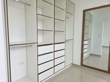 VENTA CASA NUEVA CON PISCINA EN PLAZA ASTURIAS SANTO DOMINGO