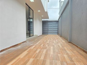 VENTA CASA NUEVA CON PISCINA EN PLAZA ASTURIAS SANTO DOMINGO