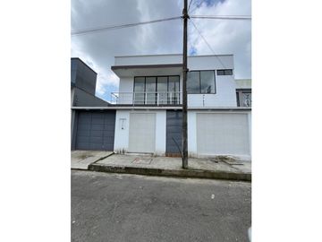VENTA CASA NUEVA CON PISCINA EN PLAZA ASTURIAS SANTO DOMINGO