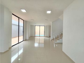 VENTA CASA NUEVA CON PISCINA EN PLAZA ASTURIAS SANTO DOMINGO