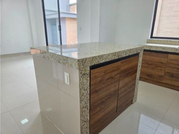 VENTA CASA NUEVA CON PISCINA EN PLAZA ASTURIAS SANTO DOMINGO