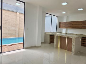 VENTA CASA NUEVA CON PISCINA EN PLAZA ASTURIAS SANTO DOMINGO