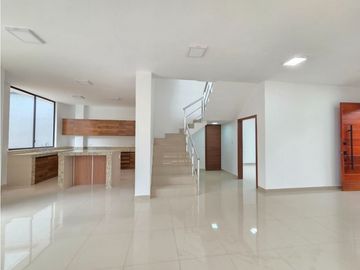 VENTA CASA NUEVA CON PISCINA EN PLAZA ASTURIAS SANTO DOMINGO