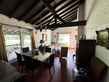 Casa en venta - 3 Dormitorios 2 Baños - Pilar