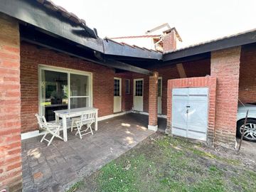 Casa en venta - 3 Dormitorios 2 Baños - Pilar