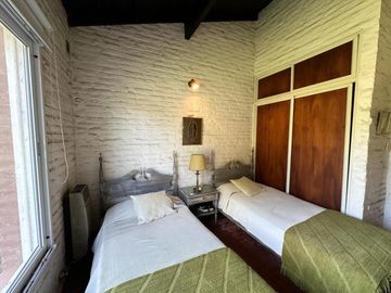 Casa en venta - 3 Dormitorios 2 Baños - Pilar